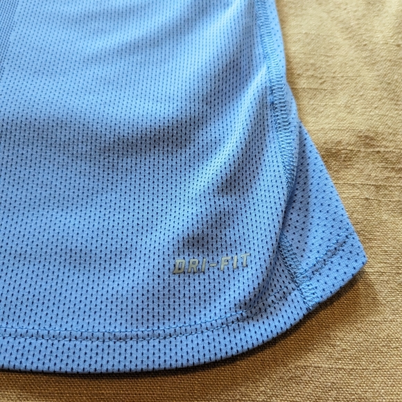 Nike Dri-fit Women's Running Shirt | Size Medium - Picture 3 of 9